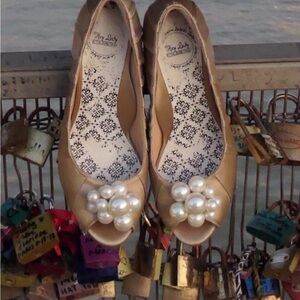 Hey Lady Elegant Gold Peep-Toe heels with Pearl Detail